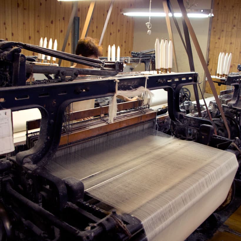 織物工場作業風景