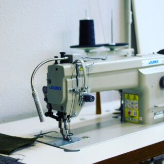 【再値下げ】三菱 中厚物ミシン総合送りミシン JUKI製工業用厚物平ミシン LY2-3300を導入しました。 - 帆布縫製の静岡帆布